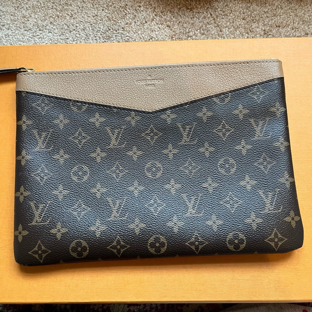 Louis Vuitton Daily Pouch!